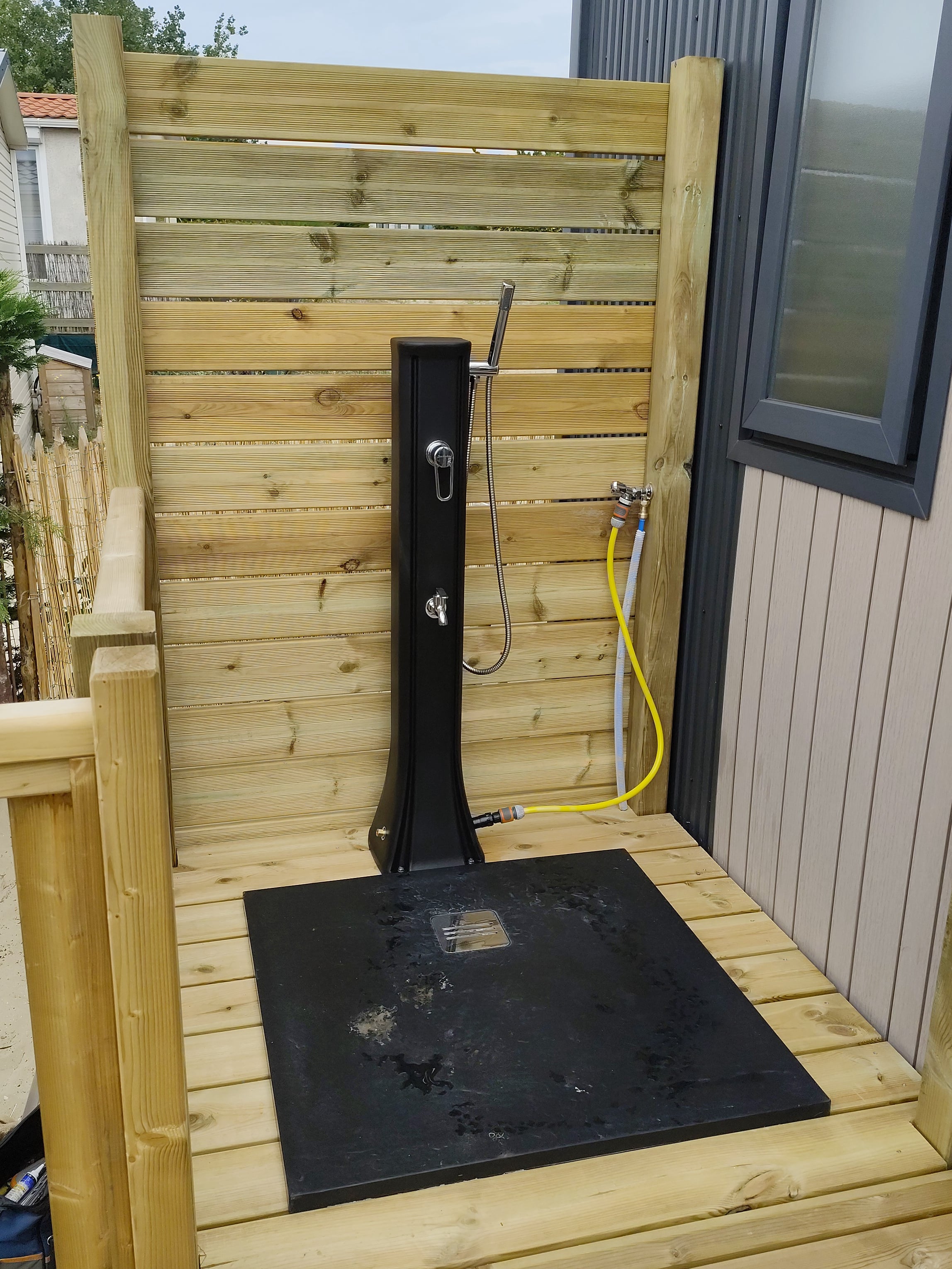 Terrasse – La douche solaire extérieure
