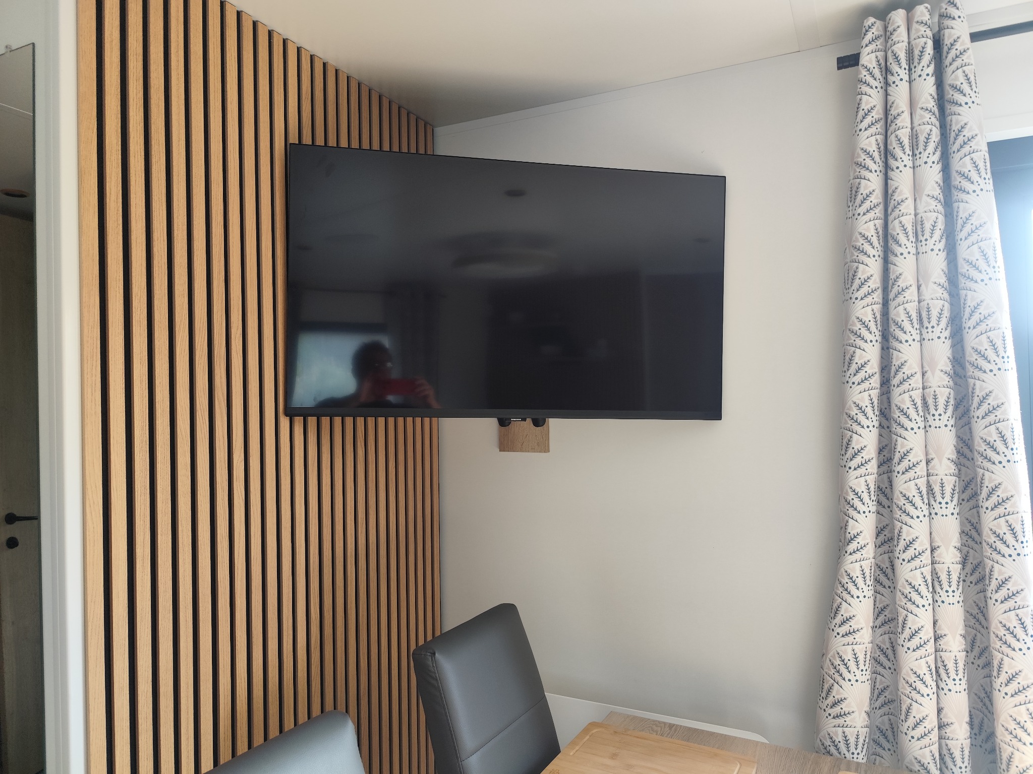 Équipement – Smart TV 43 pouces