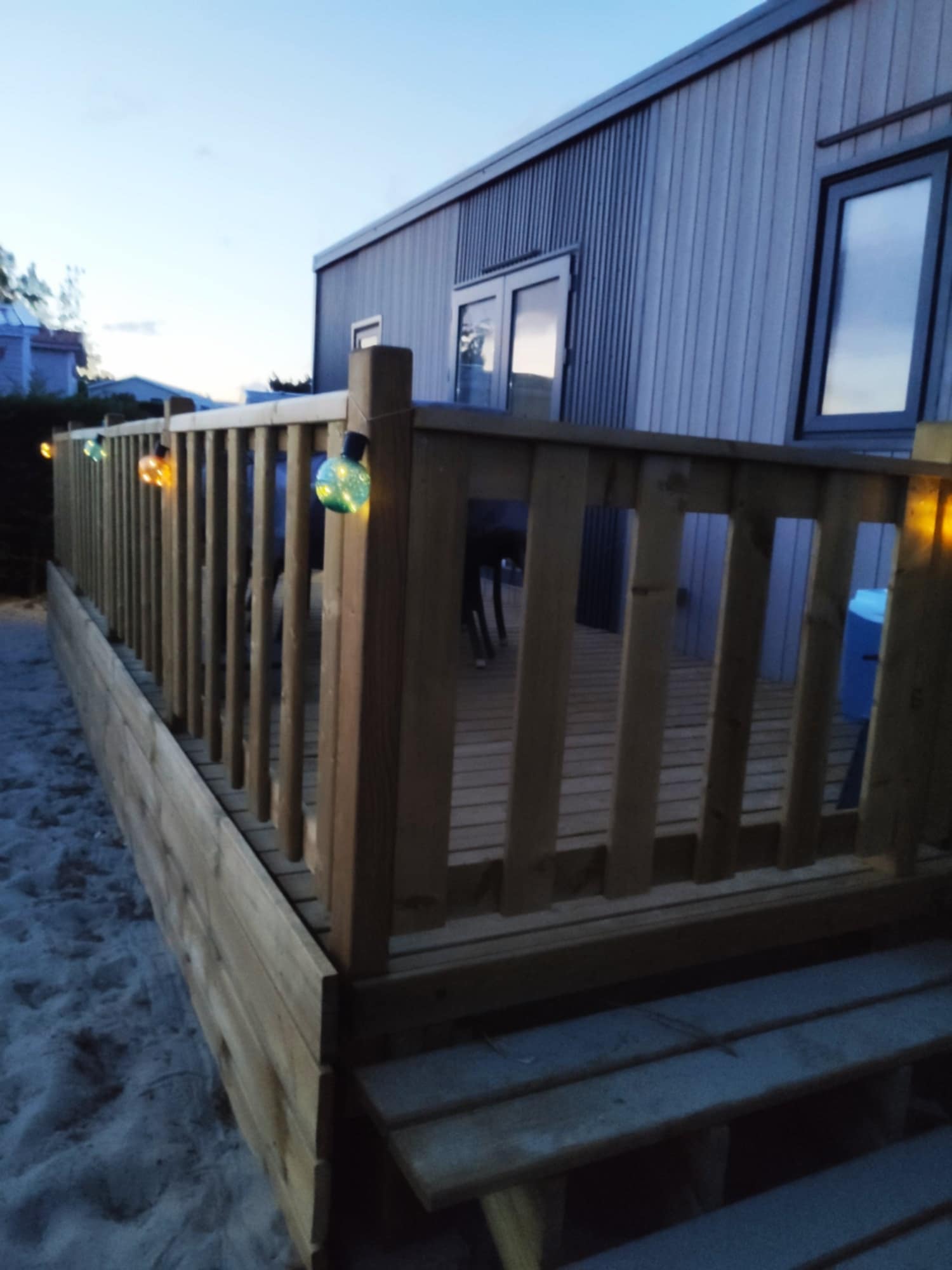 Terrasse – La terrasse à la tombée du jour