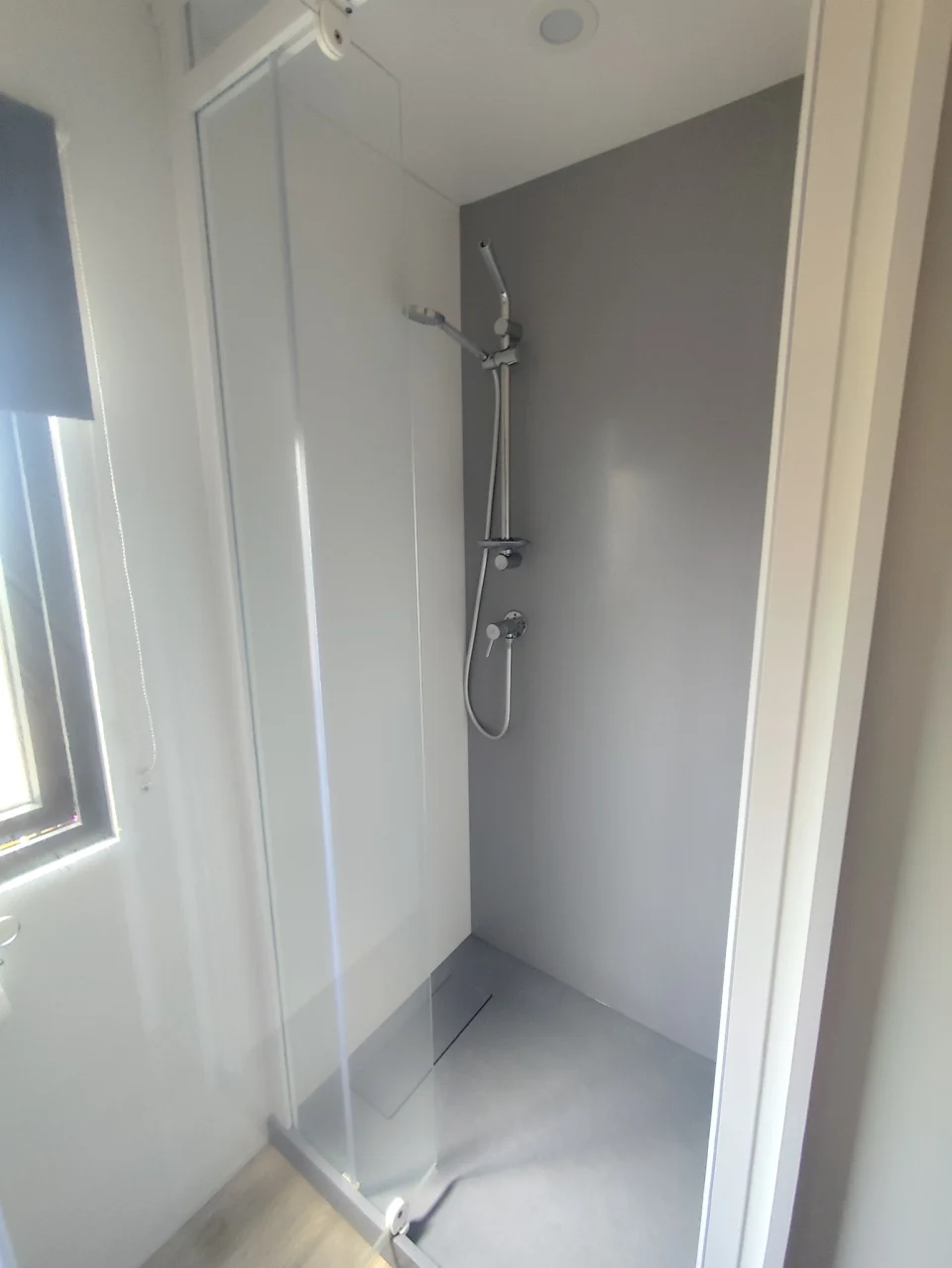 Douche de la salle d’eau de la suite parentale